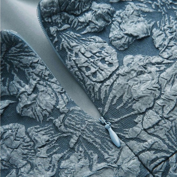 New FLORAL JACQUARD SLEEVELESS MINI DRESS Size Medium on blue - Picture 9 of 11